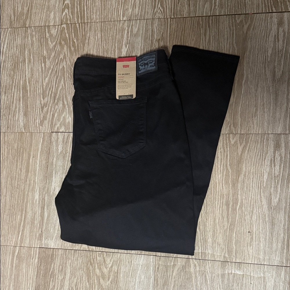 Woman’s Black Levi jeans